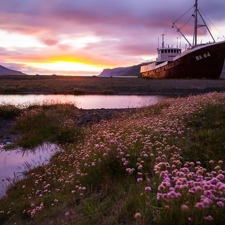 Kirkjubraut - Church Street Villa Talknafjordur Екстериор снимка