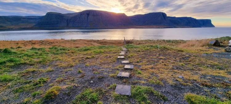 Kirkjubraut - Church Street Villa Talknafjordur Екстериор снимка