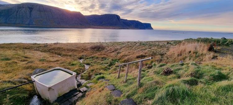 Kirkjubraut - Church Street Villa Talknafjordur Екстериор снимка