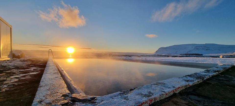 Kirkjubraut - Church Street Villa Talknafjordur Екстериор снимка