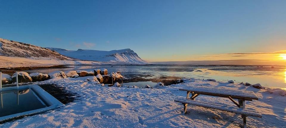 Kirkjubraut - Church Street Villa Talknafjordur Екстериор снимка