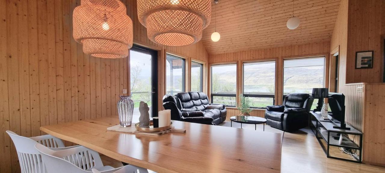 Kirkjubraut - Church Street Villa Talknafjordur Екстериор снимка