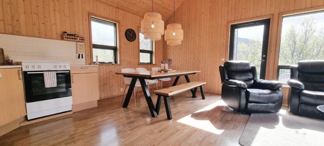 Kirkjubraut - Church Street Villa Talknafjordur Екстериор снимка