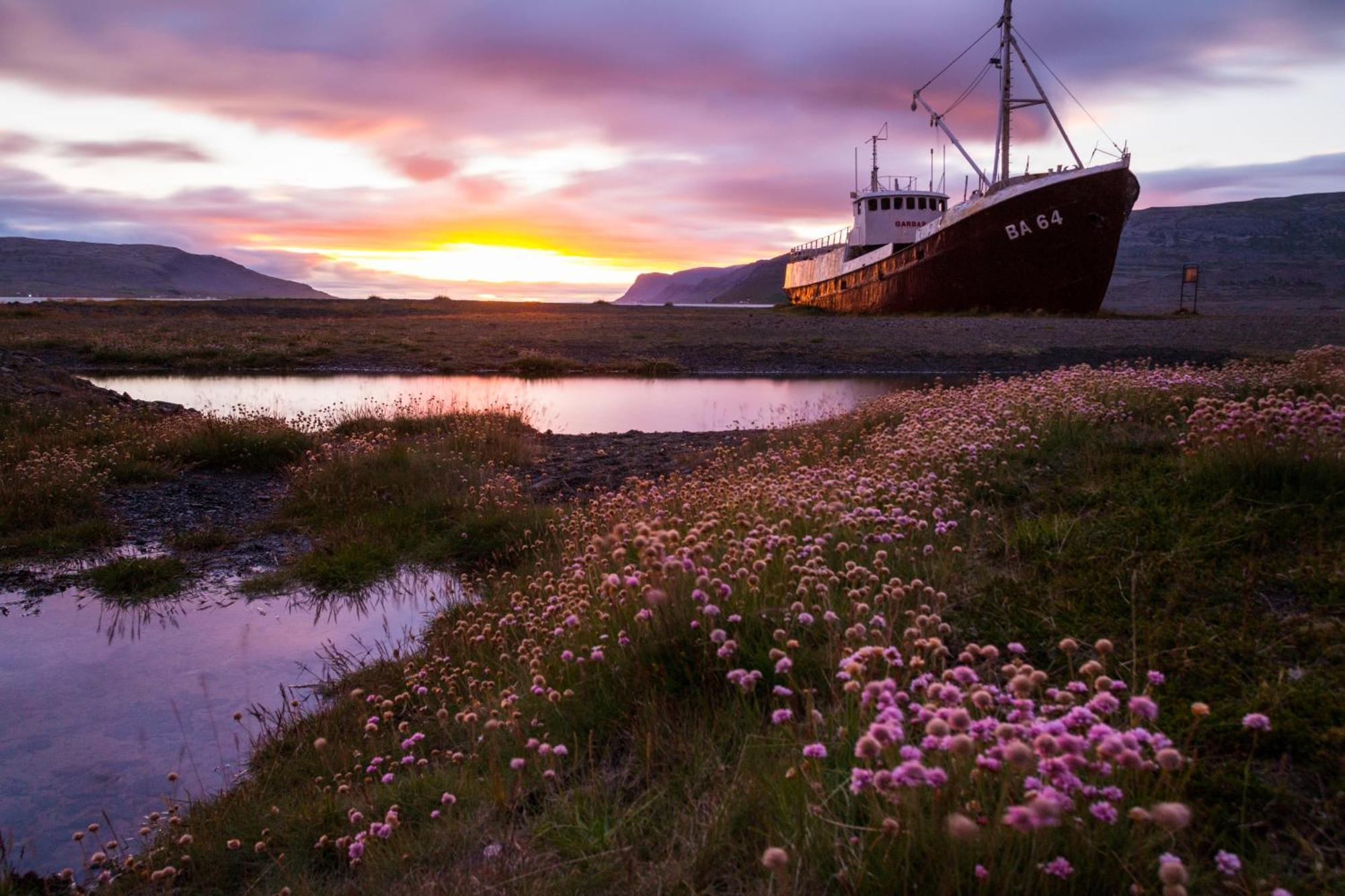 Kirkjubraut - Church Street Villa Talknafjordur Екстериор снимка