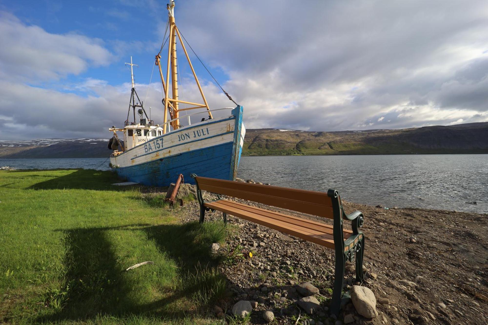 Kirkjubraut - Church Street Villa Talknafjordur Екстериор снимка